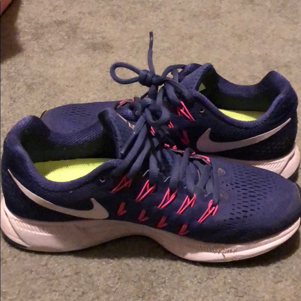 Zoom Pegasus 33 tennis shoes